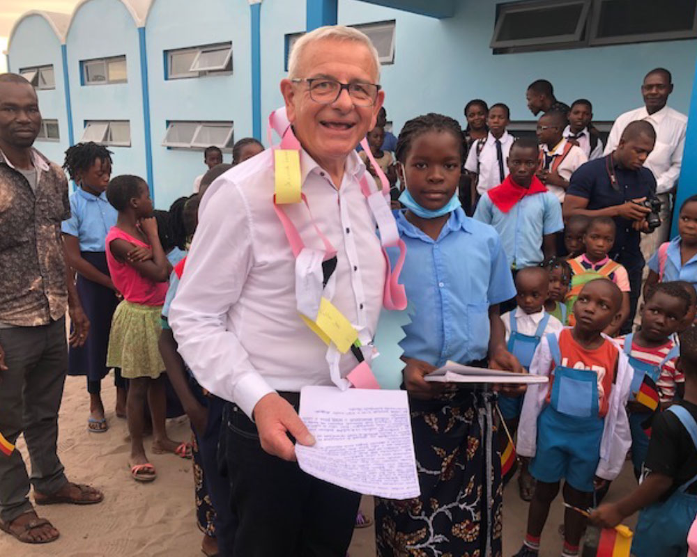 Die Kinder bedanken sich anlässlich der Einweihung